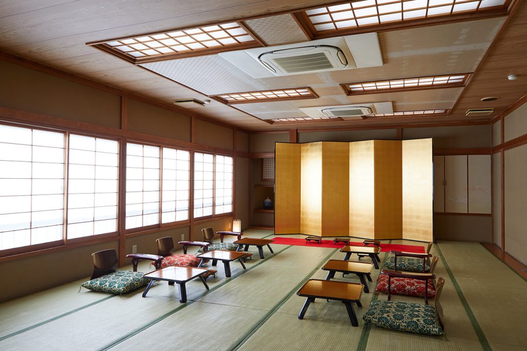 お料理処松風苑 大広間お膳スタイル