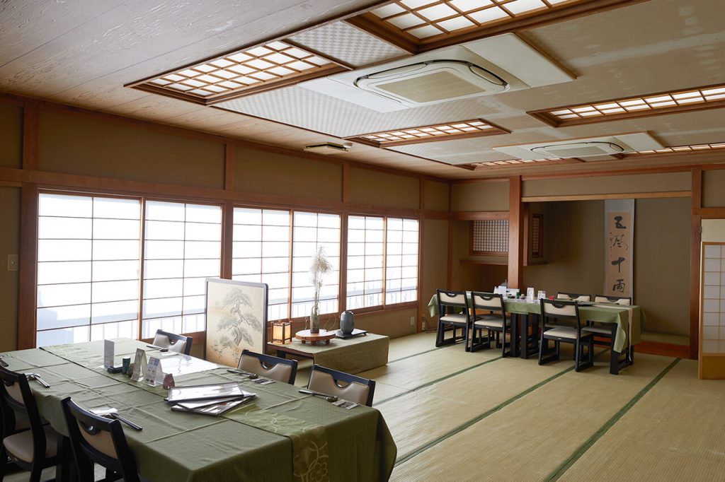 お料理処松風苑 大広間テーブル